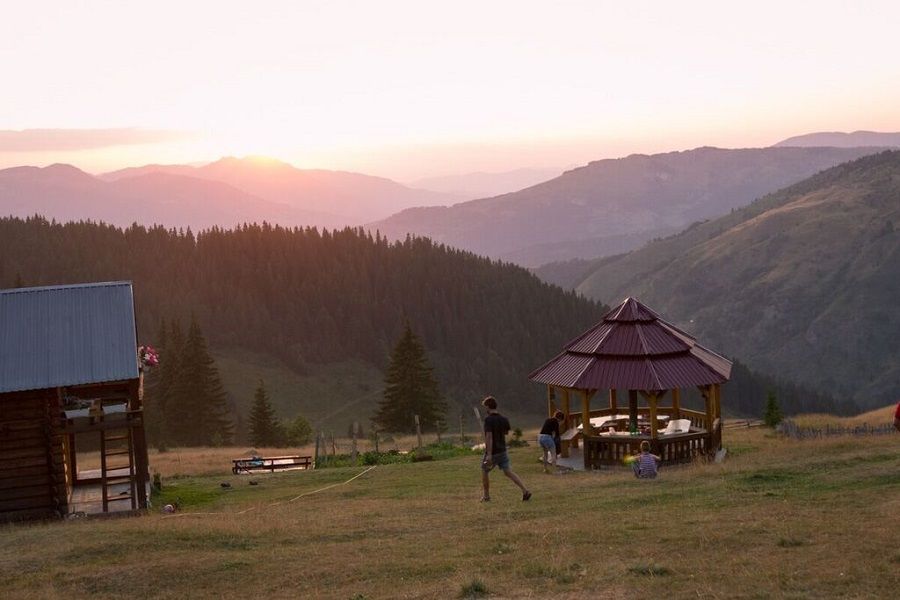 sunseting-in-prokletije-national-park_preview.jpg