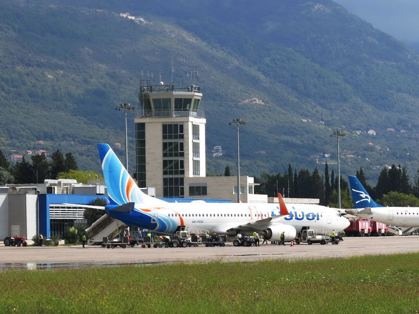 xnovi toranja na aerodromu Tivat resize.jpg.pagespeed.ic.xTguO 21LL